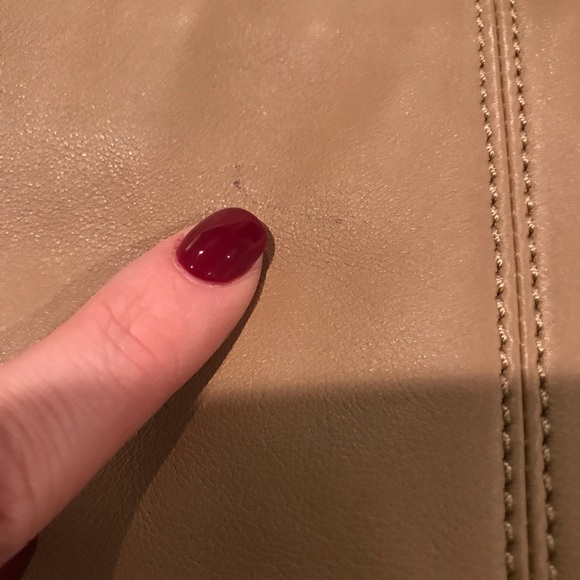 EUC Tory Burch Priscilla bag in Almond - Picture 3 of 8